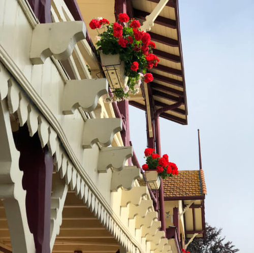 Hôtel facade.